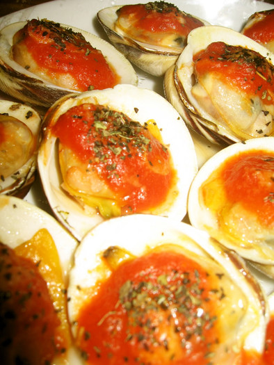 ホンビノス貝をトマトソースでオーブン焼きの写真
