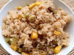 セロリとコーンと牛肉の炊き込みごはん