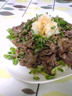 牛薄切り肉の和風おろしだれがけ