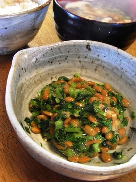 混ぜておいしい大根の葉と納豆