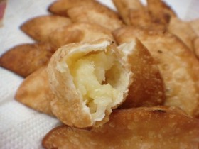 餃子の皮でポテチーズ