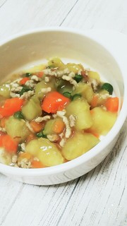 離乳食後期*さつまいもと豚挽き肉の煮物の写真