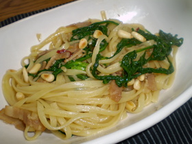 アンチョビ 春菊 ベーコンのパスタ