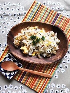 レンジで簡単!お茶漬けの素でチャーハン♪