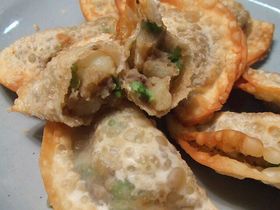 餃子の皮で作るグリンピースたっぷりサモサ