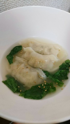 チルド餃子で簡単水餃子☆レタススープ☆