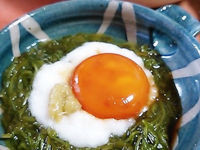 めかぶととろろに卵醤油漬け レシピ 作り方 By ｔｏｍｏｗａｔ クックパッド 簡単おいしいみんなのレシピが355万品