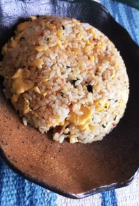 鮭とわかめのバター醤油炒飯(チャーハン)