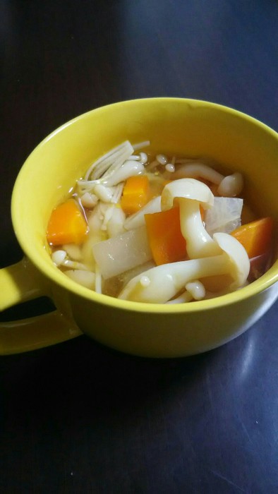 ブナピーとえのき茸♪根菜中華スープの写真
