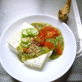 おくらのこぶおろしだれで♪トマト豆腐