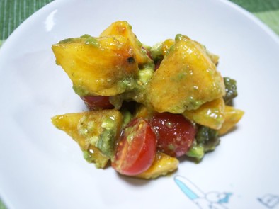 柿とアボカドのクミンサラダの写真