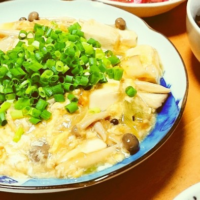 豆腐ときのこのトロトロ卵とじの写真