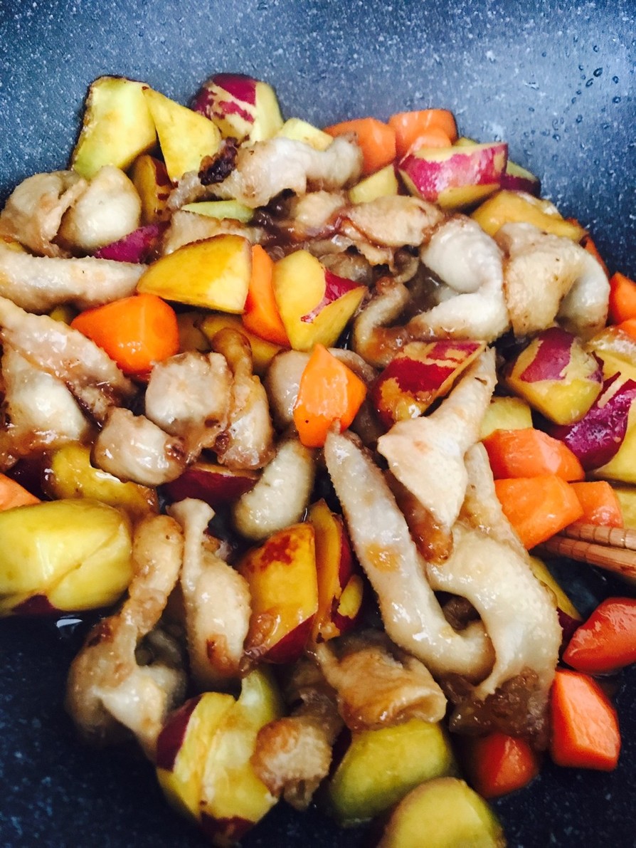 鶏皮とサツマイモの甘辛煮の画像