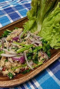 タイ風サラダ　”ラープガイ”