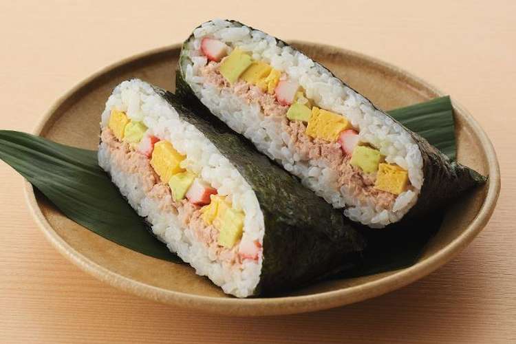 アボカドとカニカマのカラフルおにぎらず レシピ 作り方 By みらいご飯 クックパッド 簡単おいしいみんなのレシピが364万品