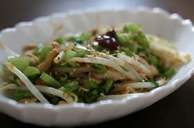 もやしと大根菜のごま油炒め