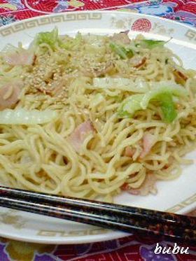 白菜とベーコンの鶏がらオイスター焼きそば