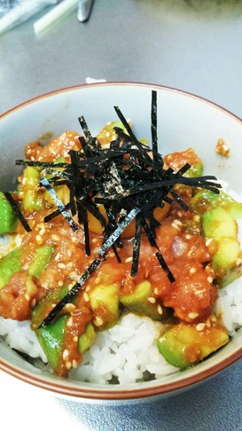 超簡単!まぐろたたき&アボカドのユッケ丼