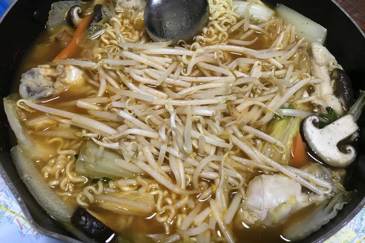 辛ラーメンでホカホカ鍋 レシピ 作り方 By Nz クックパッド 簡単おいしいみんなのレシピが352万品