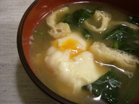 ★半熟卵とほうれん草のお味噌汁★