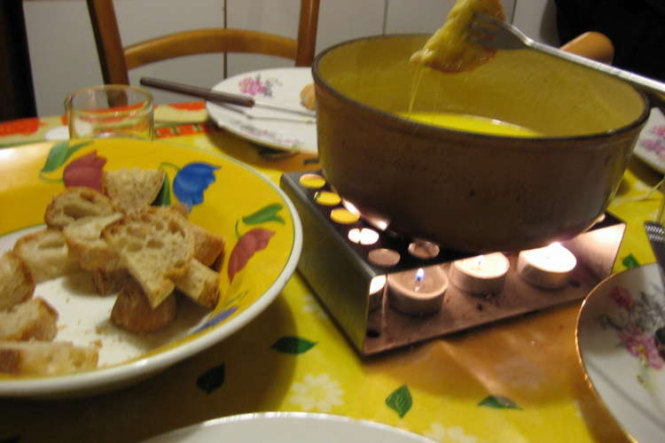フランスの家庭料理 チーズフォンデュ レシピ 作り方 By ブザティンヌ クックパッド