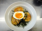 レンコンの鶏つくね丼★半熟卵のせ♪の写真