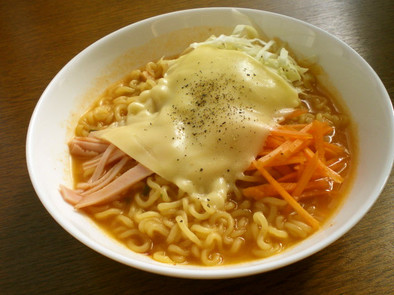 辛さ控え目に☆豆乳チーズ辛ラーメンの写真