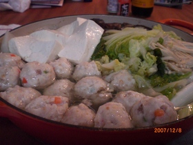 ルクルーゼで鶏団子鍋