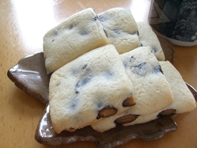 豆餅みたいな黒豆の米粉クッキー