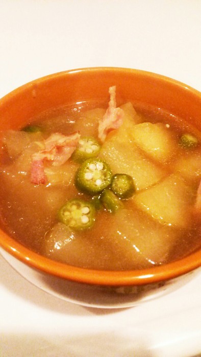 健康的♪冬瓜とオクラの野菜だしスープの写真