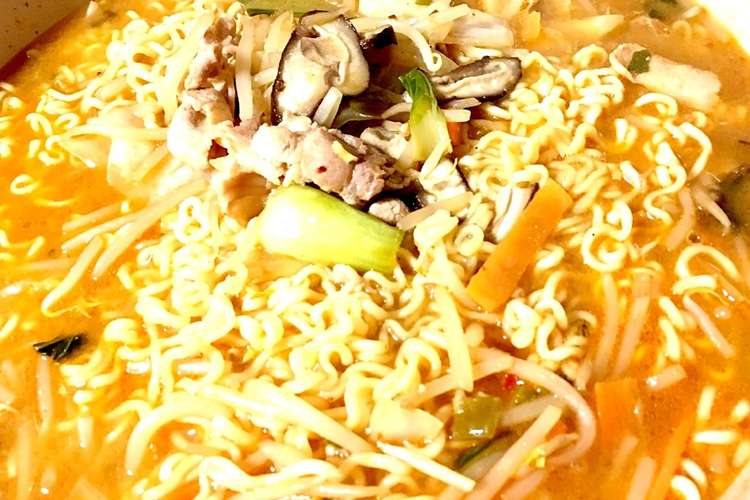 味噌でコクうま 辛ラーメン鍋 レシピ 作り方 By Naccchang クックパッド 簡単おいしいみんなのレシピが352万品