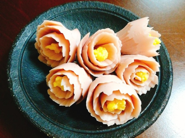 お弁当に 魚肉ソーセージでお花の飾り切り レシピ 作り方 By 白川友之助5035 クックパッド 簡単おいしいみんなのレシピが350万品