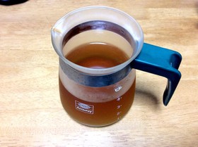 アガーで作る たんぽぽ茶のゼリー