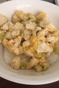 豆腐とねぎの卵とじ丼