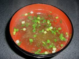調味料2つで簡単!とろろ昆布のお吸い物