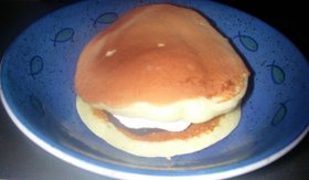 柿&クリーム入りドラ焼き風パンケーキ!?