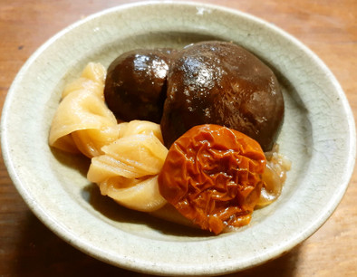 椎茸・干瓢の含め煮　発酵玉葱・乾燥トマトの写真