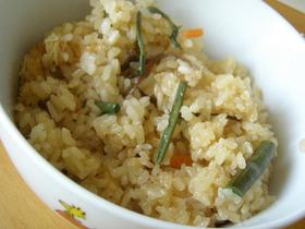 干し椎茸の戻し汁を活用♪山菜炊き込みご飯
