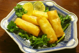 えのき茸とチーズのミニ春巻き