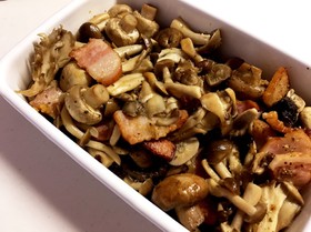 簡単作り置き!キノコとベーコンのソテー。
