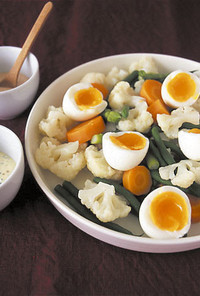 温野菜とゆで卵のサラダ