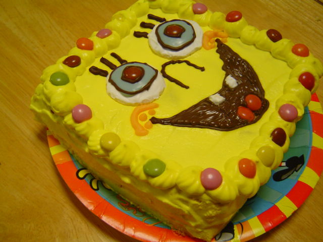 スポンジボブのバースデーケーキの画像