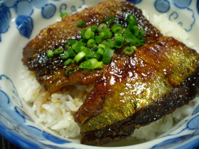 秋刀魚の照り焼き丼 柚子胡椒のたれで