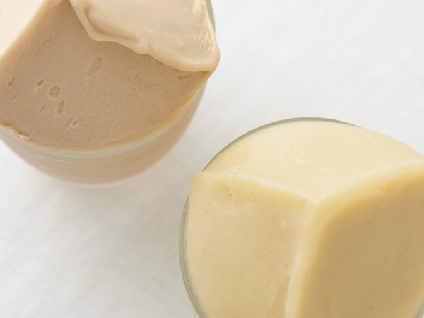 洋栗のアイスクリーム(写真左)