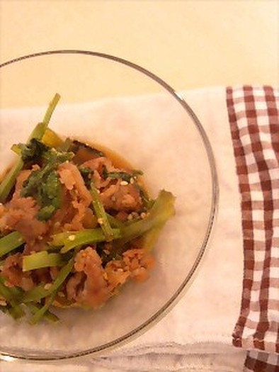 豚肉と小松菜のゴマ炒めの写真