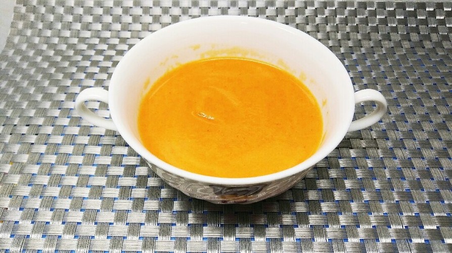 赤ピーマンのスープの画像