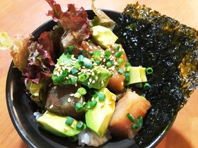 カツオとマグロのピリ辛漬け丼ポキふぅ?w