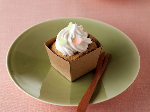 桜とよもぎのシフォンケーキ