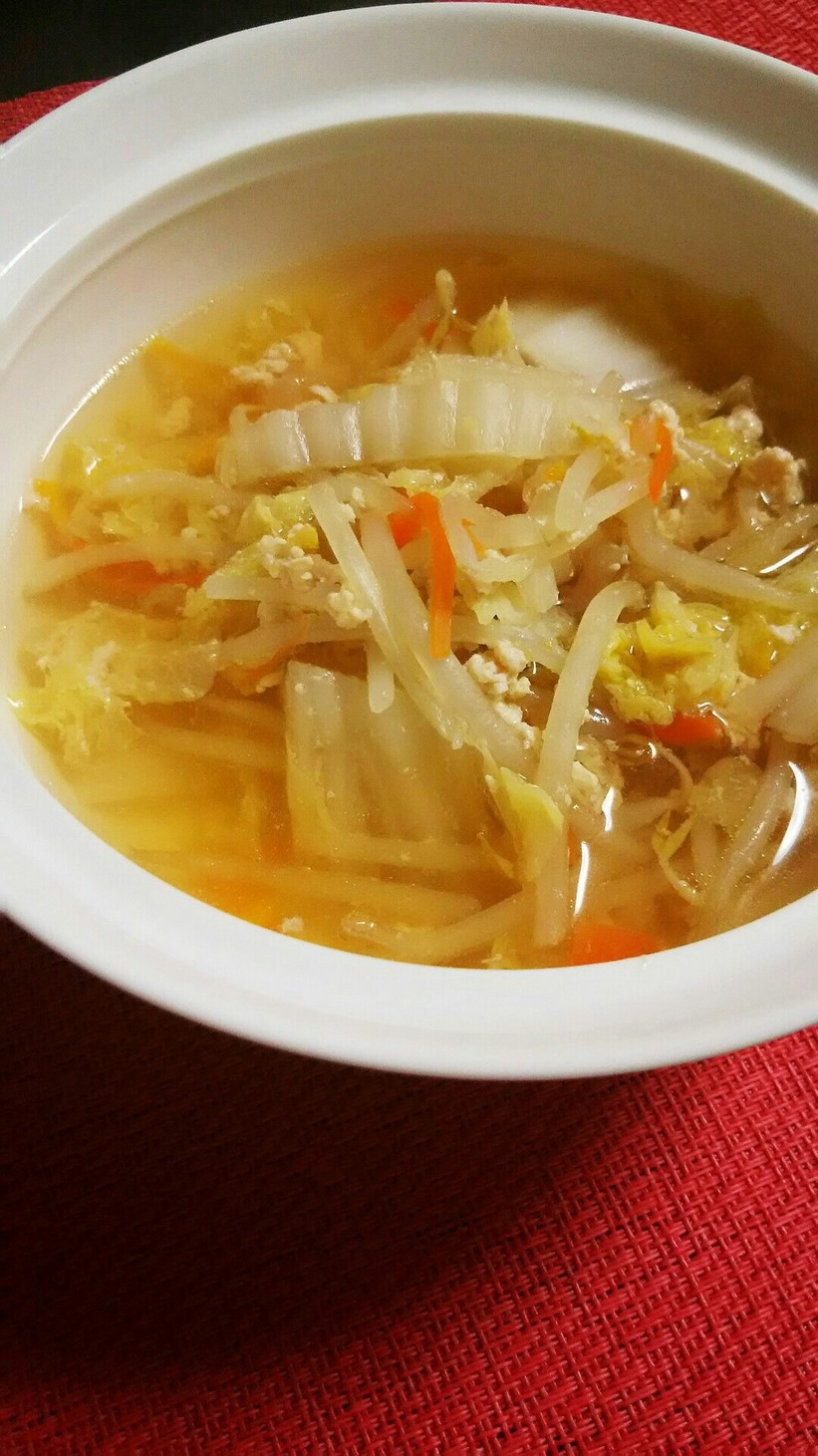 簡単！鶏挽き肉と白菜もやし中華スープ。の画像