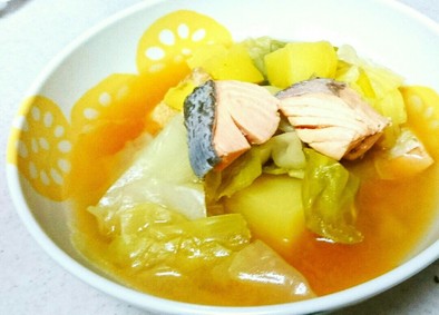 鮭とキャベツの中華味噌スープ♥簡単☆の写真